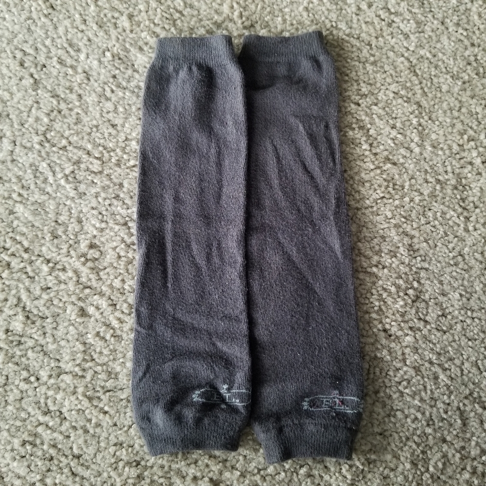 *B2G1*  Grey Babylegs